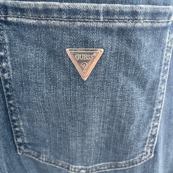 Denim Button, con botones  en mahon, marca Guess size Large. - Picture 3 of 8